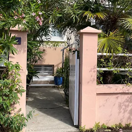 Le Bayanas Holiday home
